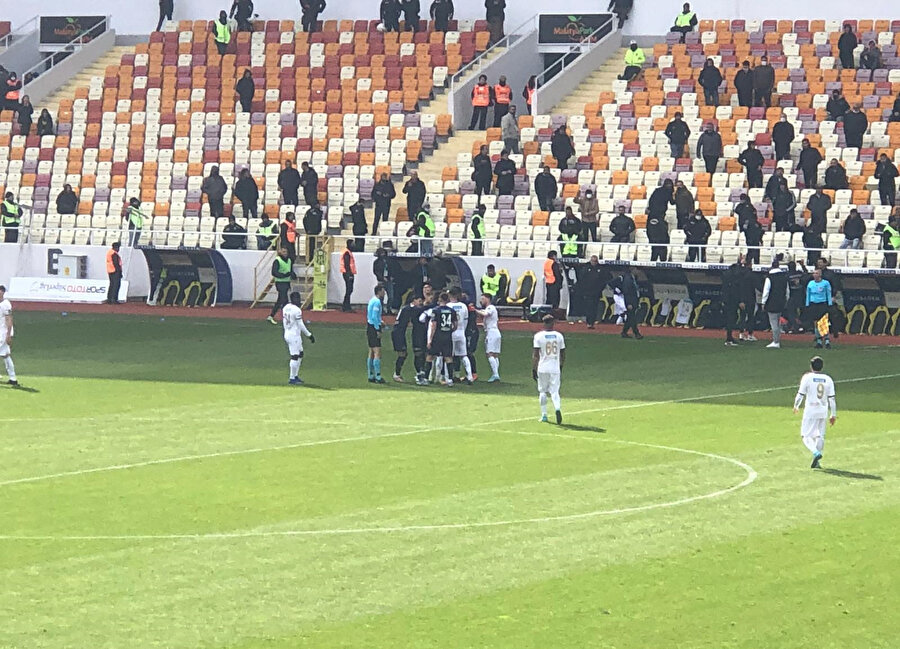 Sadık Çiftpınar sahayı terk etmek istedi.