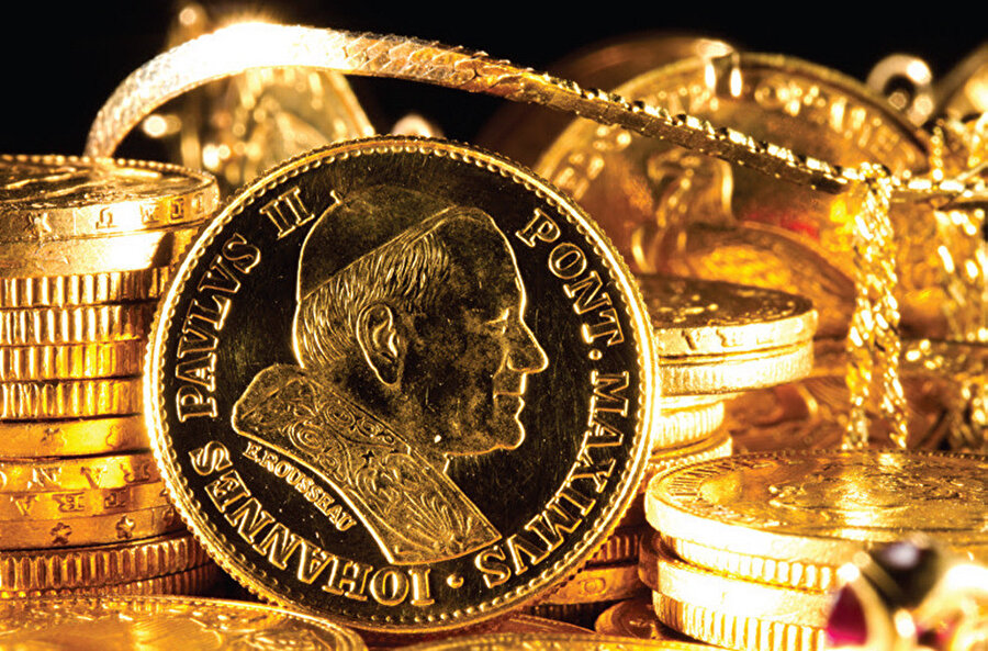 Vatikan yüz milyonlarca dolar değerindeki Nazi altınını, İsviçre Bankalarında aklıyor.