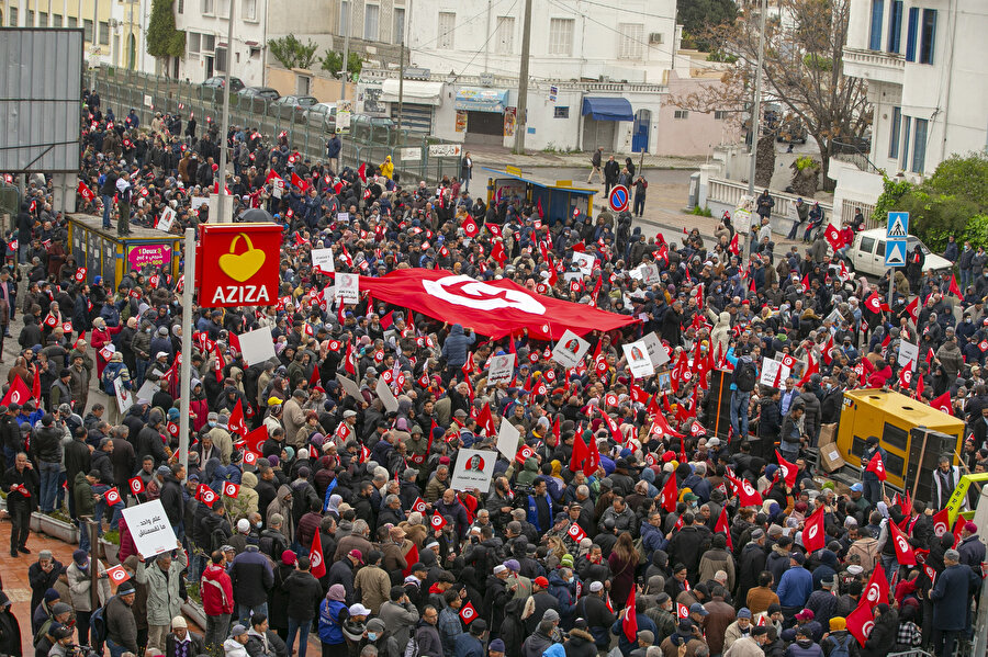 Tunus’taki Darbeye Karşı Vatandaşlar Girişimi, ülkenin bağımsızlığa kavuşmasının 66. yıl dönümünde &quot;darbe karşıtı&quot; gösteri düzenledi.