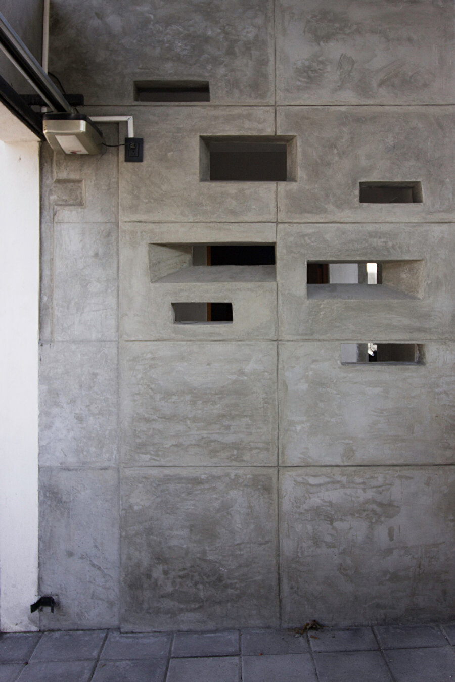 Yüzeyde istenen hedeflere ulaşmak için tasarım optimize ediliyor.