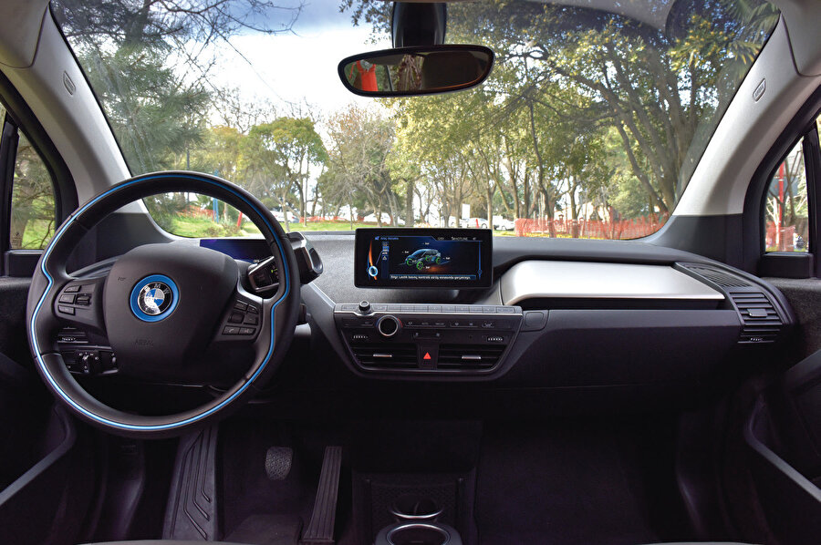 BMW i3 tam şarj ile 120 kilometre mesafe kat edebiliyor…