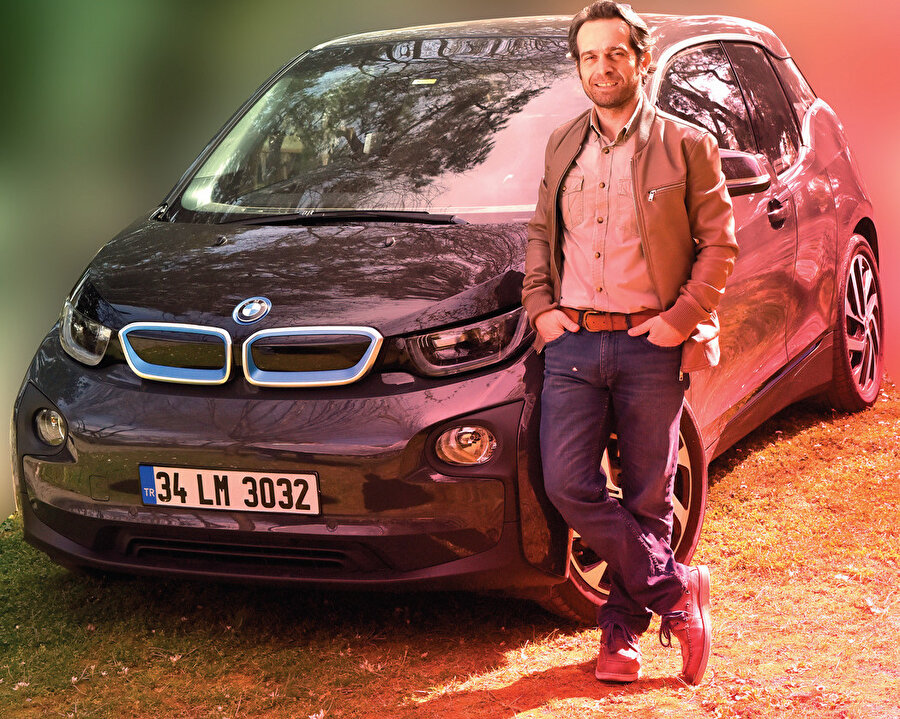 Geçtiğimiz yıl iki büyük otomotiv markası 2025 yılı itibarıyla tüm modellerinin elektrikli veya hibrid motor seçeneği ile üretileceğini dünya kamuoyu ile paylaşmıştı.