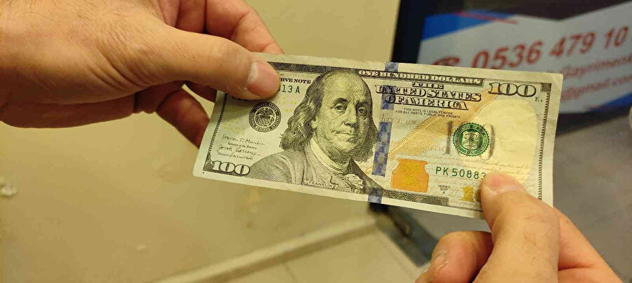 Piyasaya sahte dolar süren şahıslar esnafı çileden çıkarttı
