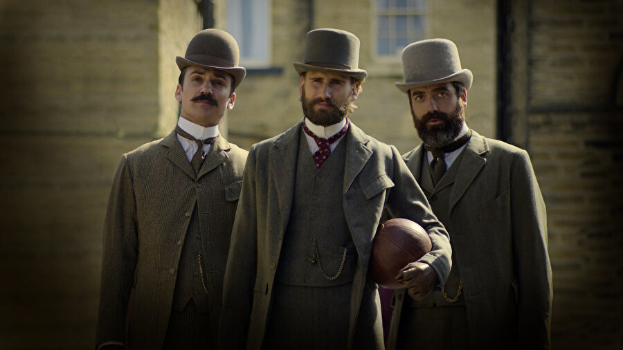 The English Game, Julian Fellowes tarafından Netflix için çekilen, İngiltere'deki modern futbolun kökenlerinin anlatıldığı tarihî dönem draması türünde bir İngiliz mini televizyon dizisidir. 