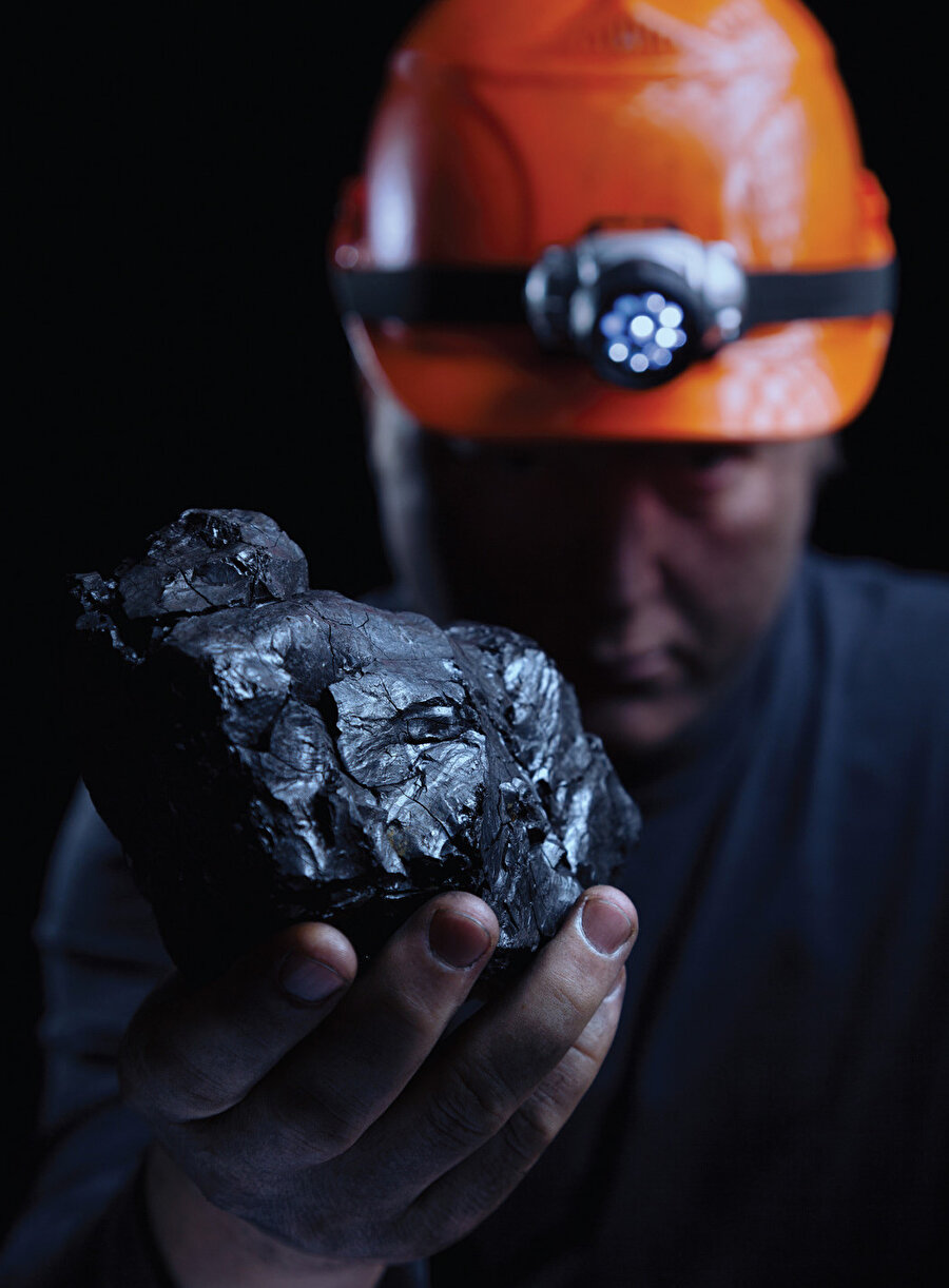 Karasına, dumanına, emisyonuna  herkes karşı ama vazgeçilmesi de kolay değil.