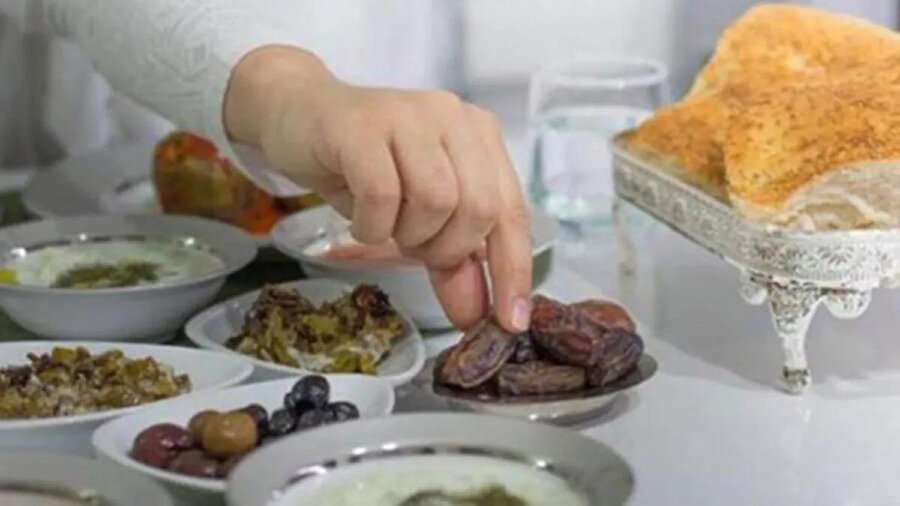 ​Unutarak yemek içmek orucu bozar mı?