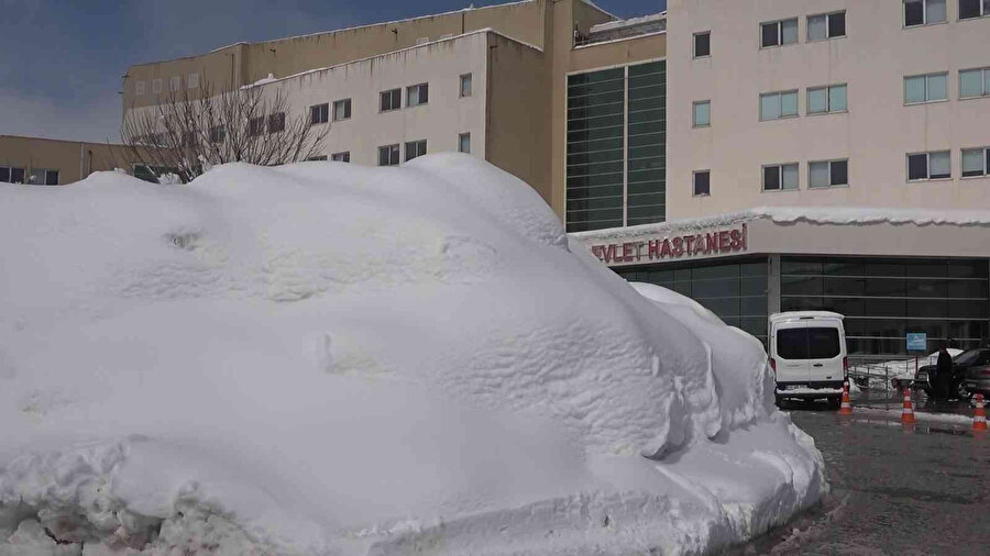 Bitlis’te 400 yataklı hastane binası kara gömüldü
