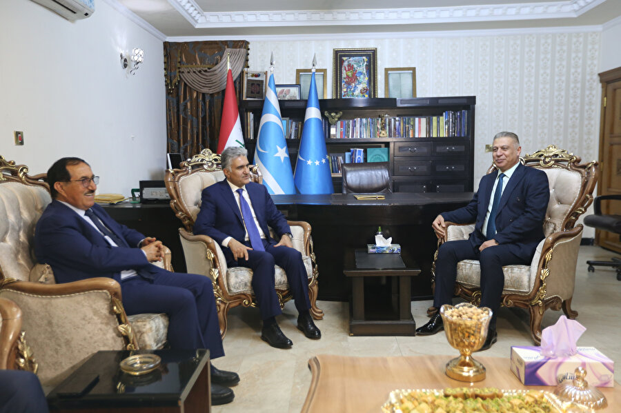 ​Kürdistan Demokrat Partisinin (KDP) cumhurbaşkanı adayı Reber Ahmet, beraberindeki heyetle Bağdat'ta Irak Meclisi Türkmen Grubu Başkanı Salihi'yi ziyaret etti.