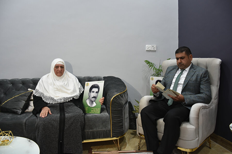 Nebil Bayız'ın annesi Sıddika Reşid, iki genç evladının suçsuz yere Saddam Hüseyin'in askerleri tarafından öldürüldüğünü ve aradan 31 yıl geçmesine rağmen hala kahrolduğunu dile getirdi.