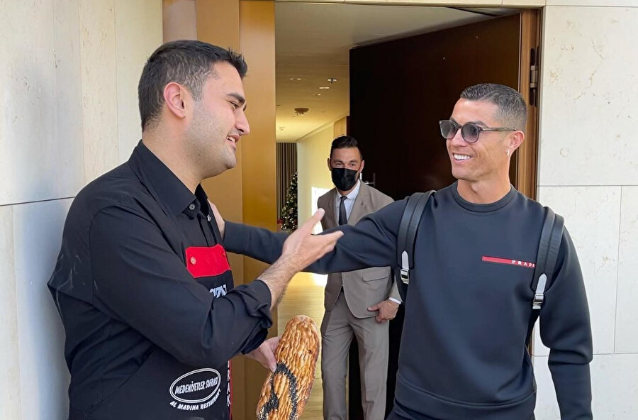 CZN Burak’ın Londra’daki ortağı Ronaldo