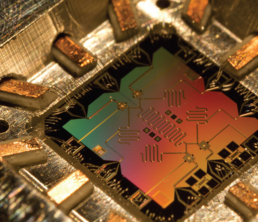 'Geleneksel bilgisayarlar 1 ve 0 ikili sistemi ile çalışırken, kuantum bilgisayarcılığı ise çok daha karmaşık veriyi bir byte üzerine kodlamanıza olanak tanıyor.'