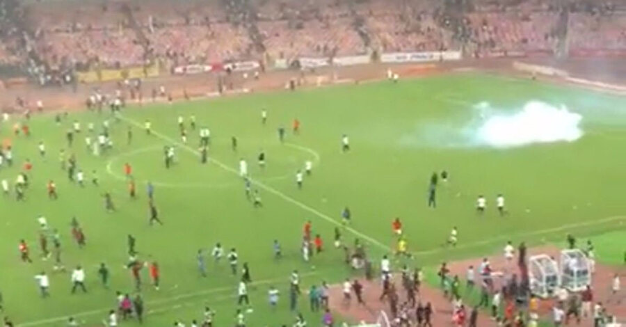 Maçtan sonra çıkan olaylarda bir doktor öldü.