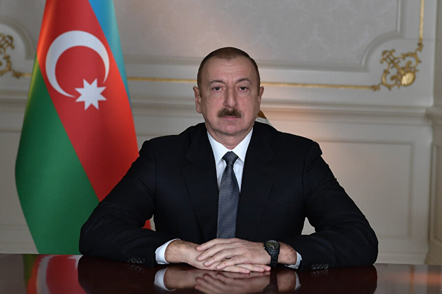 Aliyev, "Mümkün olan en kısa sürede Ermenistan'la barış anlaşması imzalamalıyız." dedi.