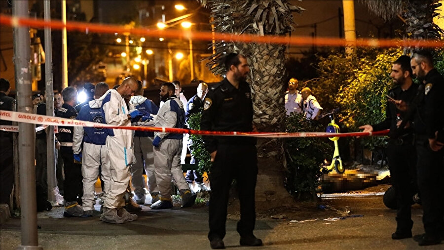 29 Mart akşamı Tel Aviv'in doğusundaki Beni Barak kentinde düzenlenen silahlı saldırıda biri polis 5 İsrail vatandaşı hayatını kaybetmişti.