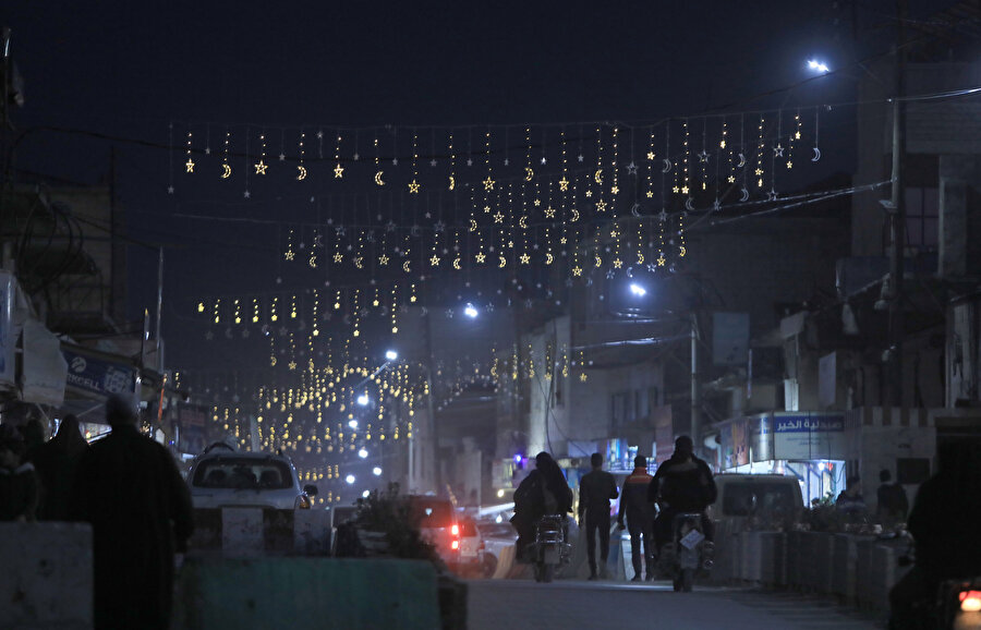 Suriye'de ramazan hazırlıkları için süslenmiş bir sokak.