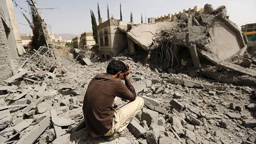 Suudi Arabistan ve İran'ın savaş arenasına dönüşen Yemen'de en büyük sıkıntıyı siviller çekiyor. Yıllardır devam eden askerî operasyonlar, artık insanî trajediye dönüşmüş durumda.