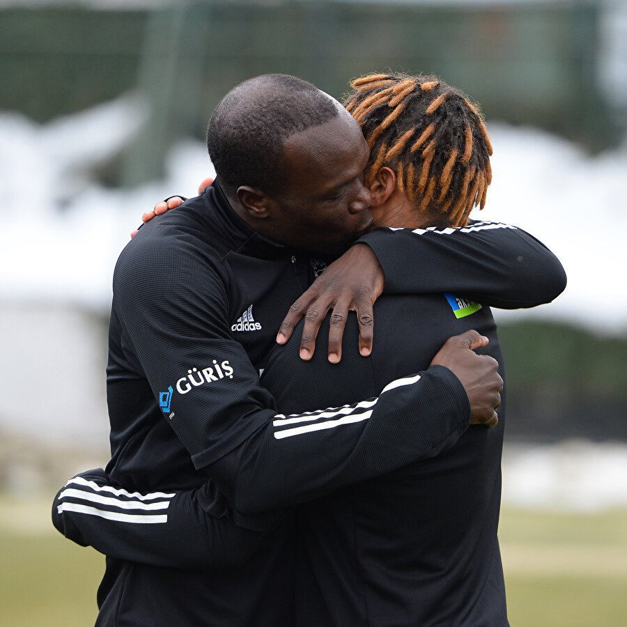 Rosier'den olay paylaşım