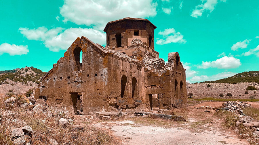 Aksaray, Aksaray ilinin merkez ilçesi ile aynı ada sahip şehirdir.