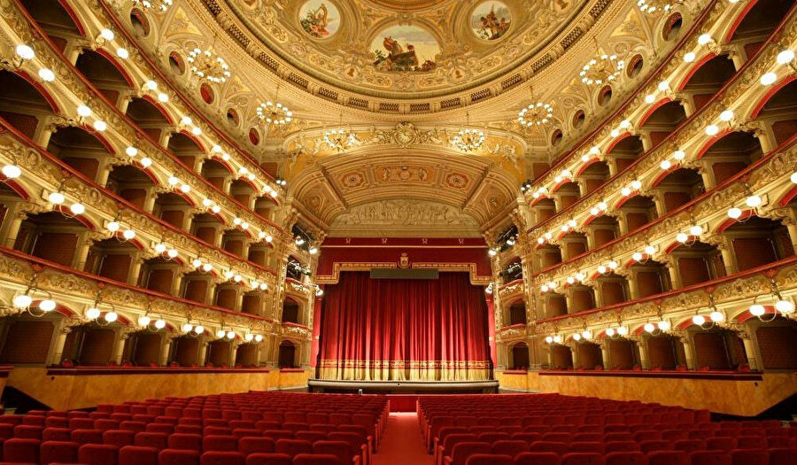  Massimo Vincenzo Bellini Tiyatrosu - İtalya 1948