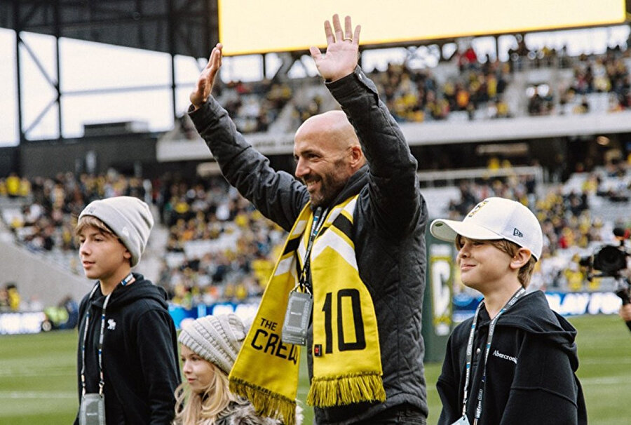 1 günlük sözleşme imzaladı