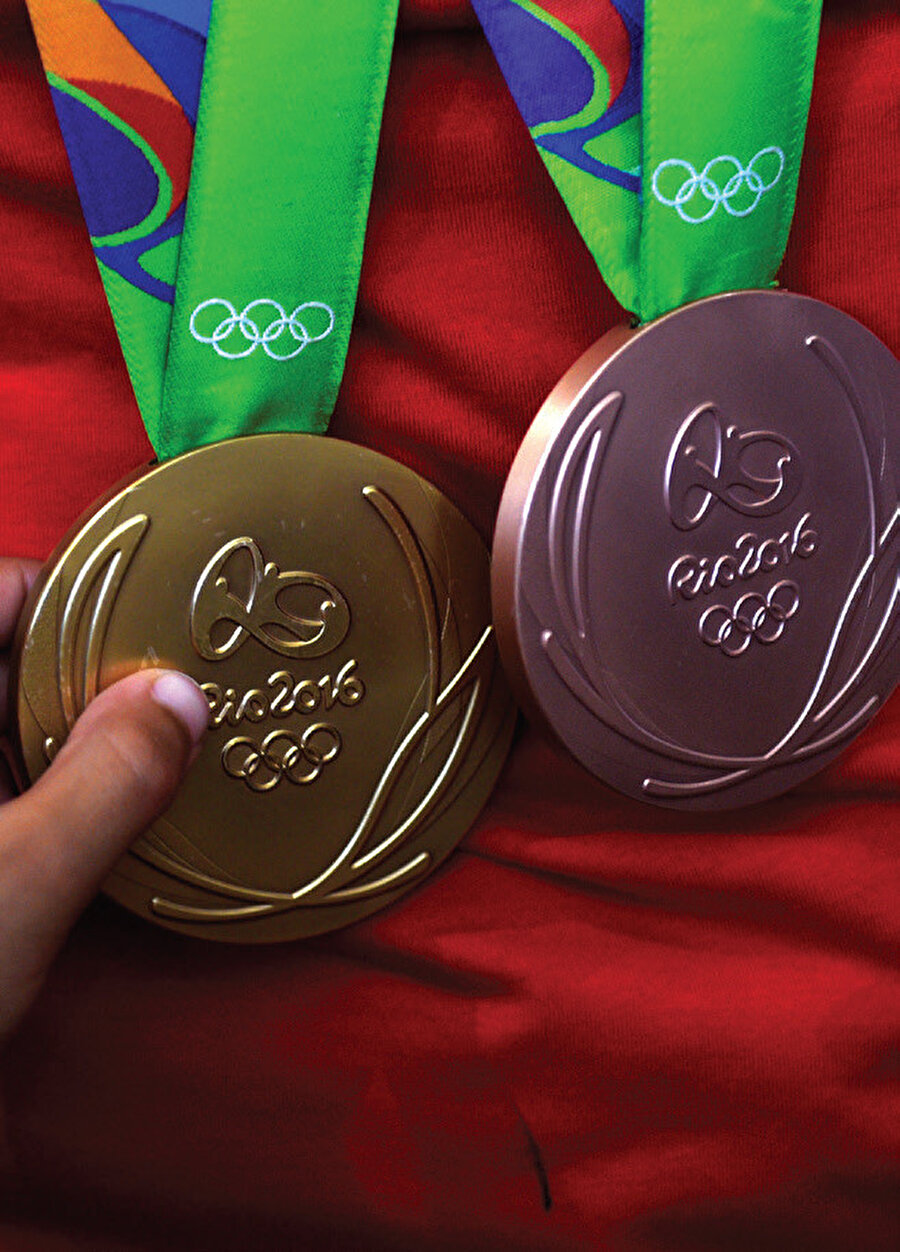 Olimpiyatlardaki başarının ekonomik ölçütü, madalyanın hangi yüzüne baktığınıza göre değişiyor.