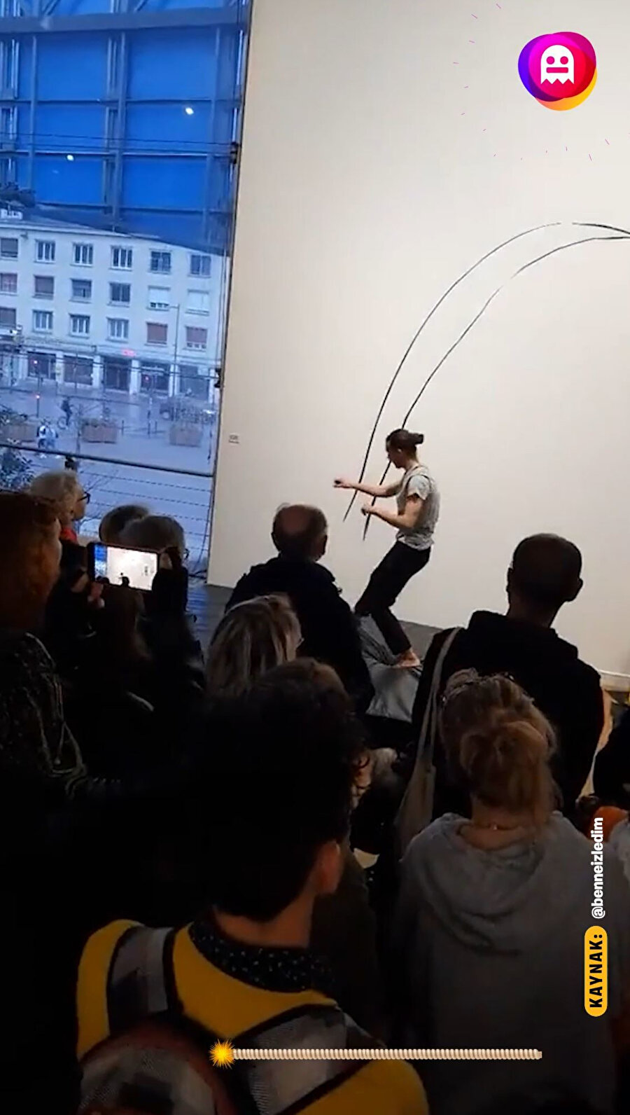 Sanata bak Van Gogh görse diğer kulağını da keserdi