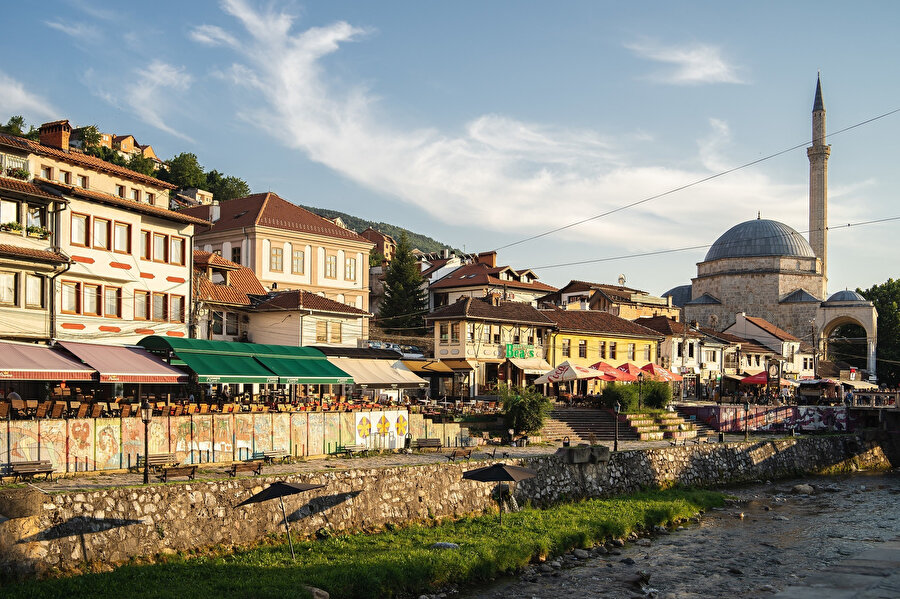 1. Kosova Savaşı'nın Osmanlı Türklerince kazanılması sonrasında bütün Kosova bölgesinde olduğu gibi, bu bölgenin önemli şehirlerinden Priştine’de de yeni bir dönem başlamıştır.