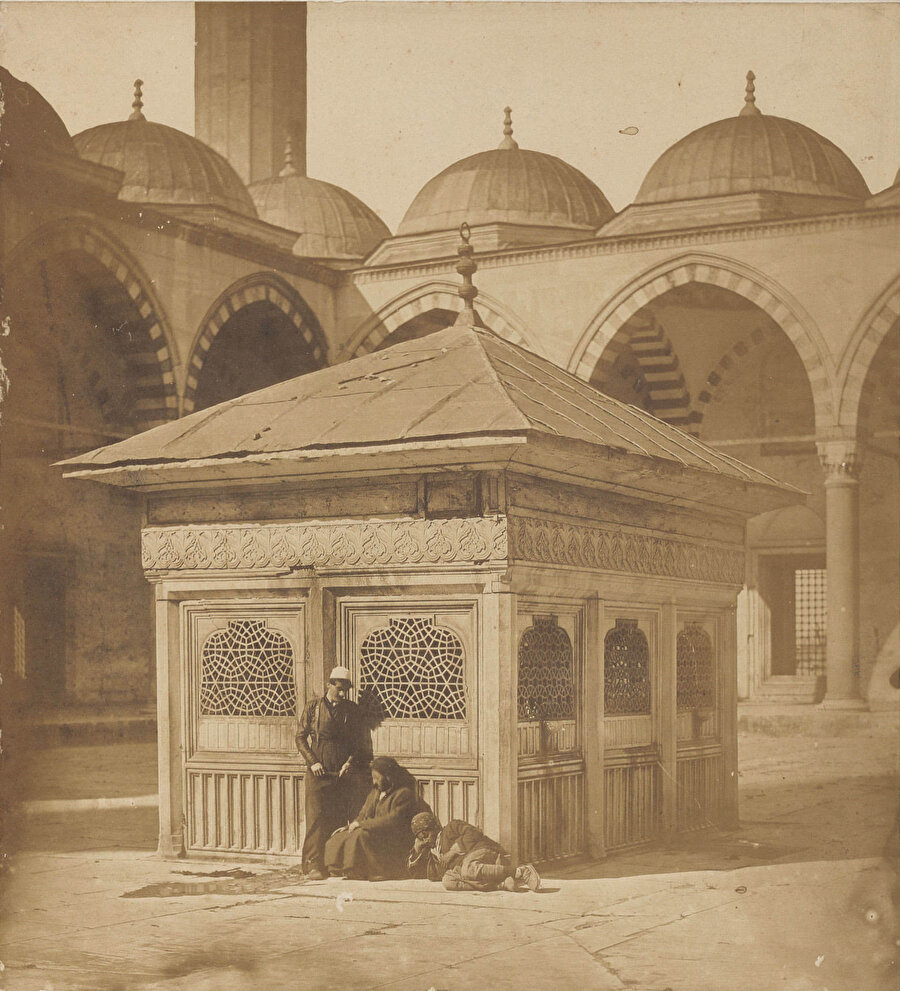 Süleymaniye Camii Şadırvanı Fotoğraf: James Robertson