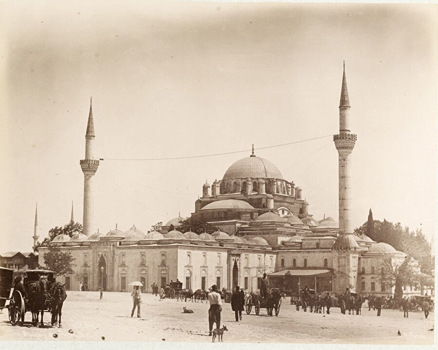 Beyazıt Camii ve Beyazıt Meydanı 1850'ler. Fotoğraf: Pascal Sébah.