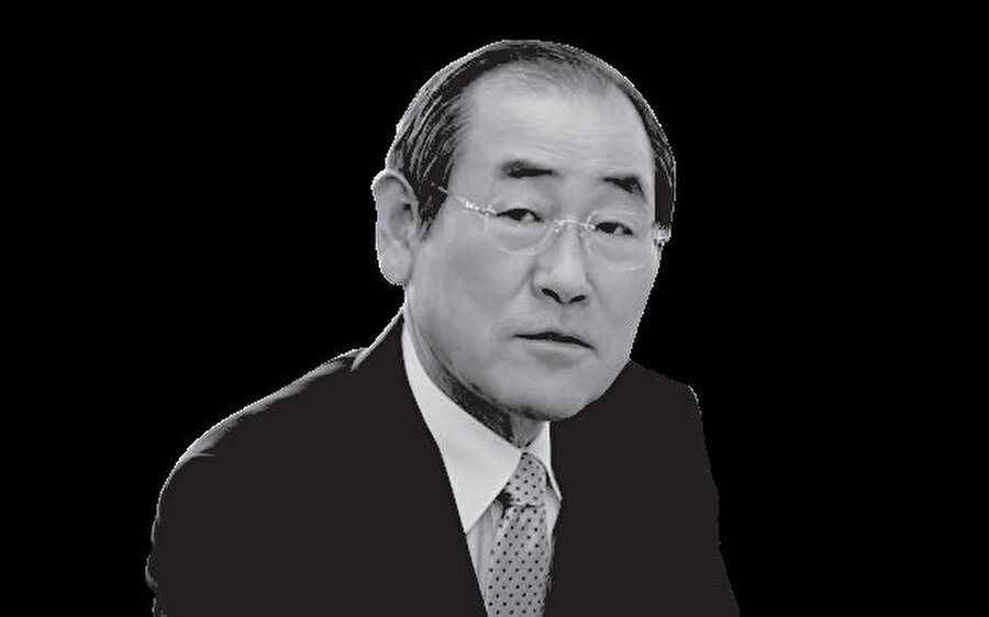 Samsung CEO’su Jong-Yong Yun: “Ben kaos yöneticisiyim. Değişmemize yardımcı olan kriz anlayışımızı asla kaybetmemeliyiz. Her şeyin yolunda gidiyor gibi gözüktüğü anlar bir şeylerin yanlış gittiği anlamına gelmelidir”