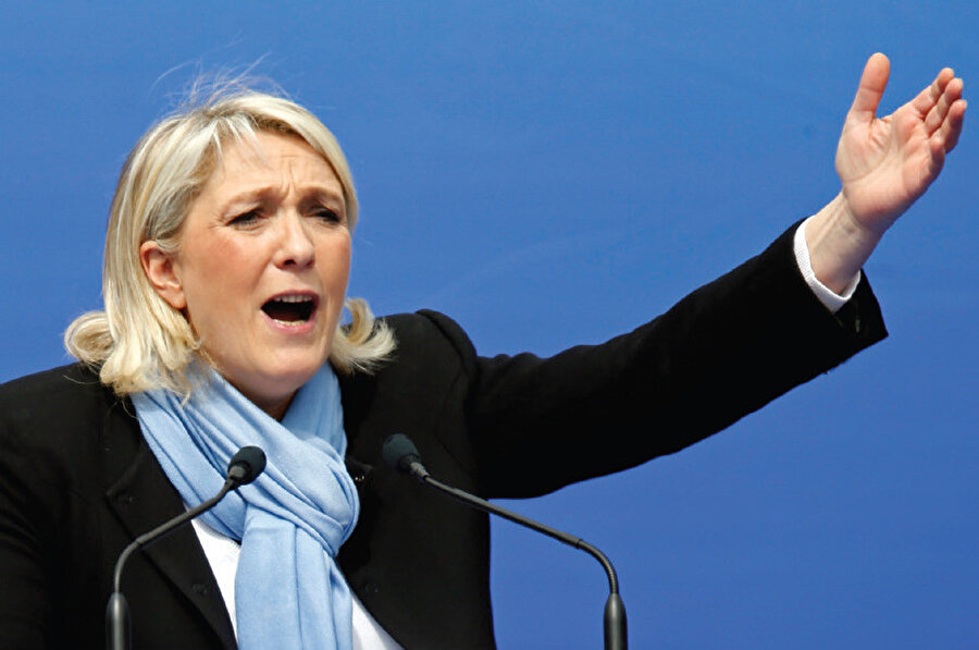 Avrupayı saran aşırı sağ hareketlerin temsilcilerinden Fransız Ulusal Cephe lideri Marie Le Pen, gelecek yıl yapılacak seçimlerde iktidarı zorlayacak.