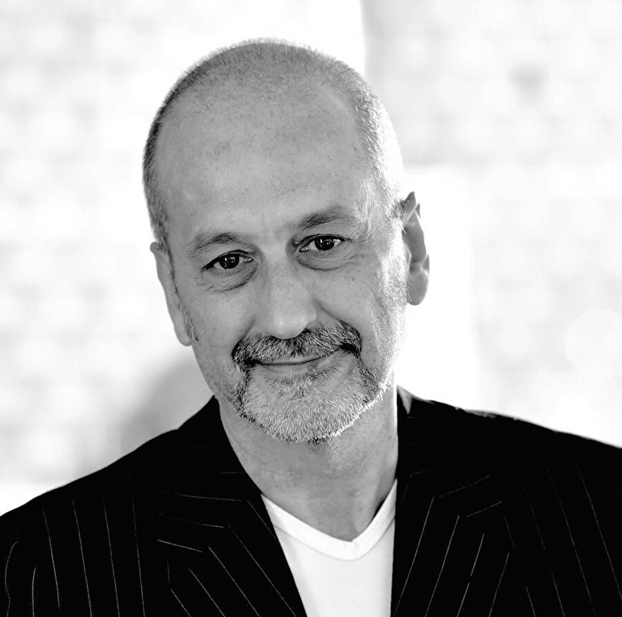 Pierre Chiartano- İtalyan gazeteci.