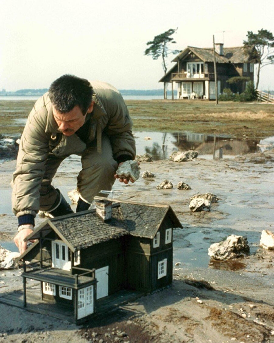 Yönetmen Andrei Tarkovsky, Sacrifice film setinde, 1986.