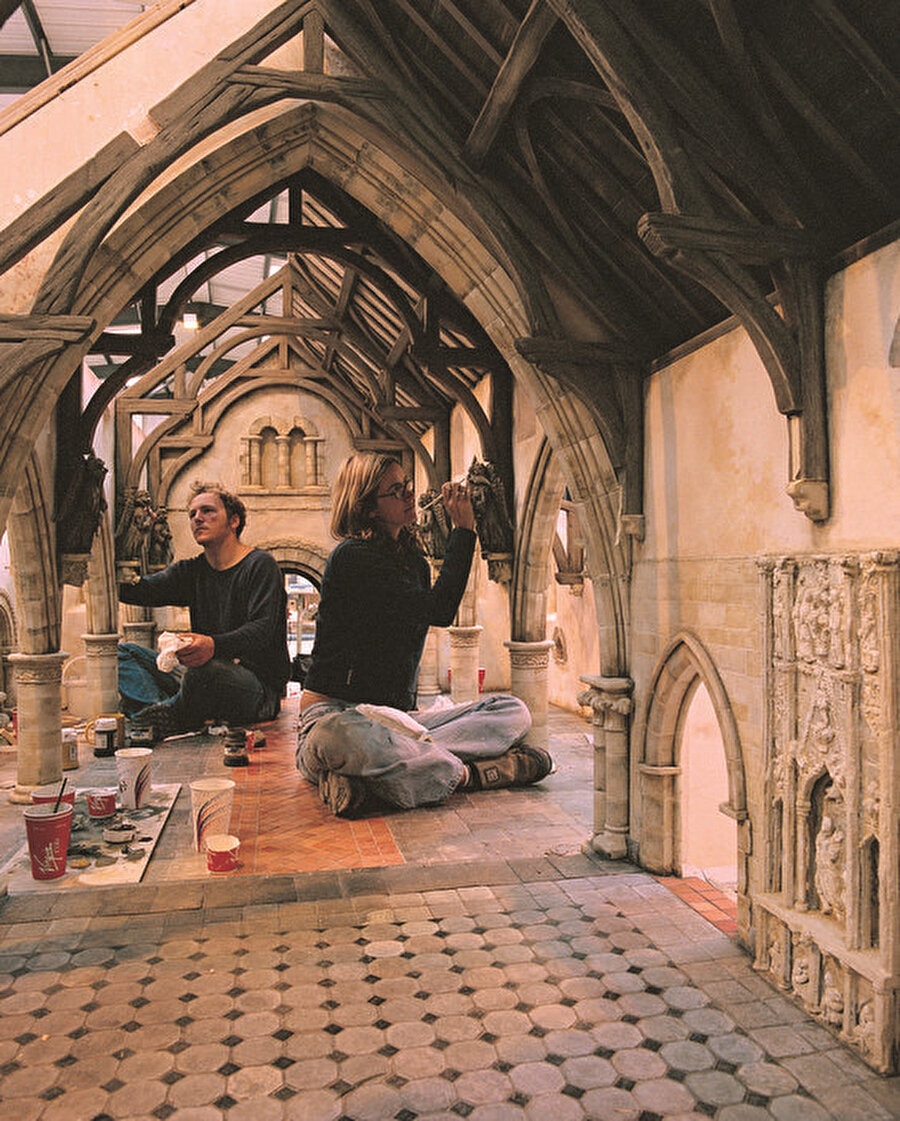 Harry Potter film serisi boyunca çok sayıda iç ve dış mekan maketi yapılıyor.