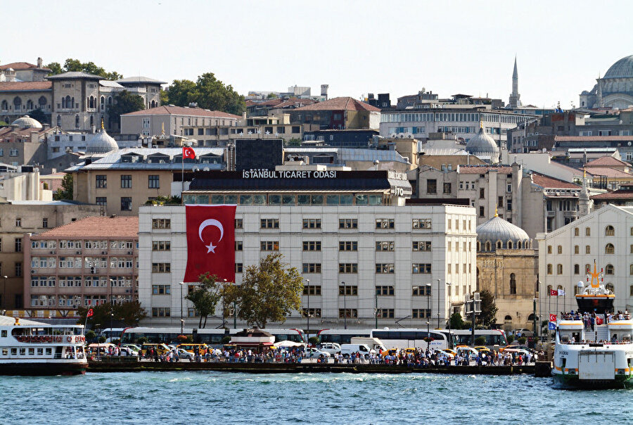 AB ile ticari ilişkilerimizi ileriye taşırken 15 trilyon dolarlık Şanghay Birliği ve 1,7 trilyon dolarlık körfez bölgesine yönelik çalışmalarımızı hızlandırmalıyız.