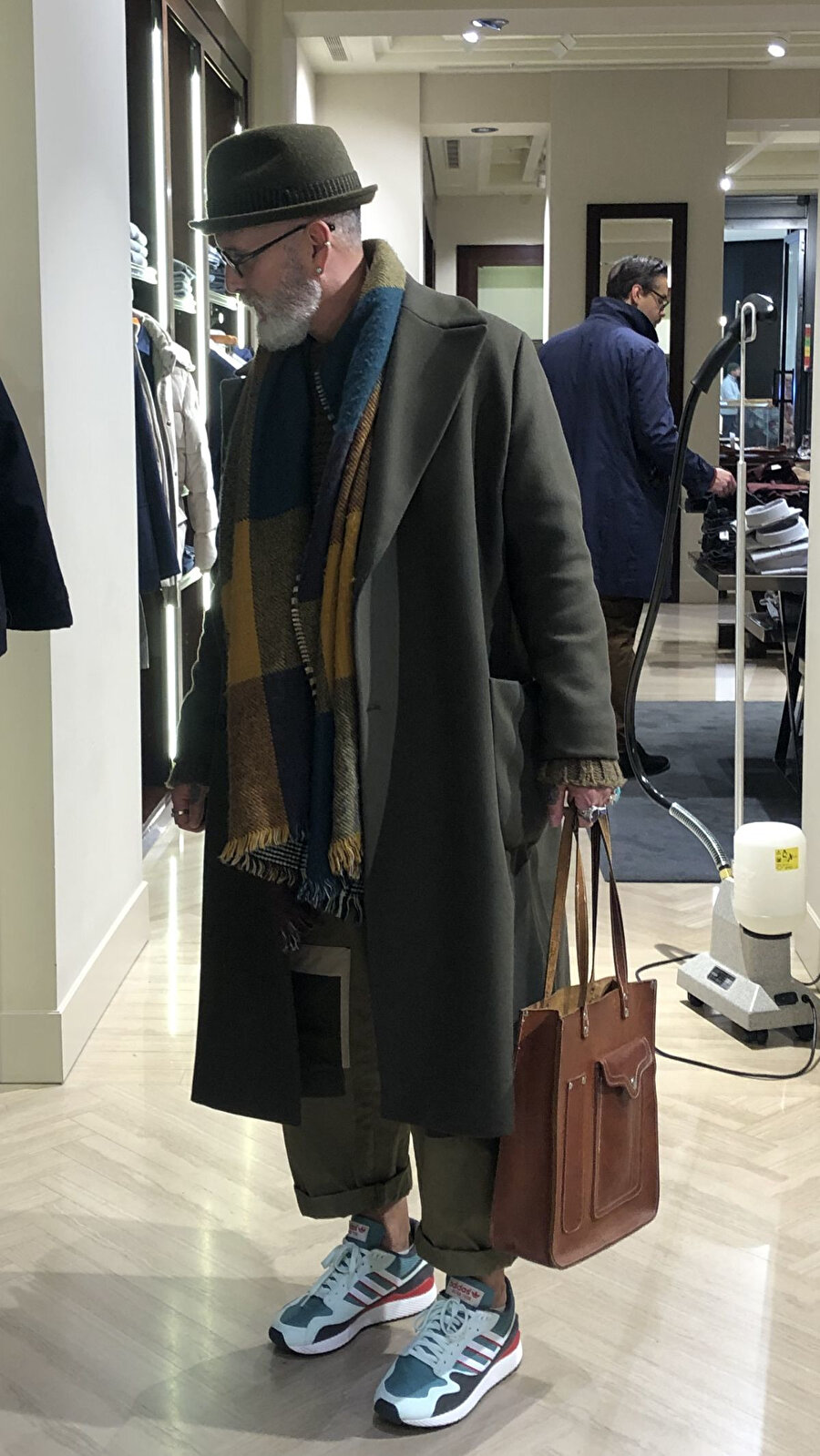 ​Onun altına o ayakkabı olmuş mu?