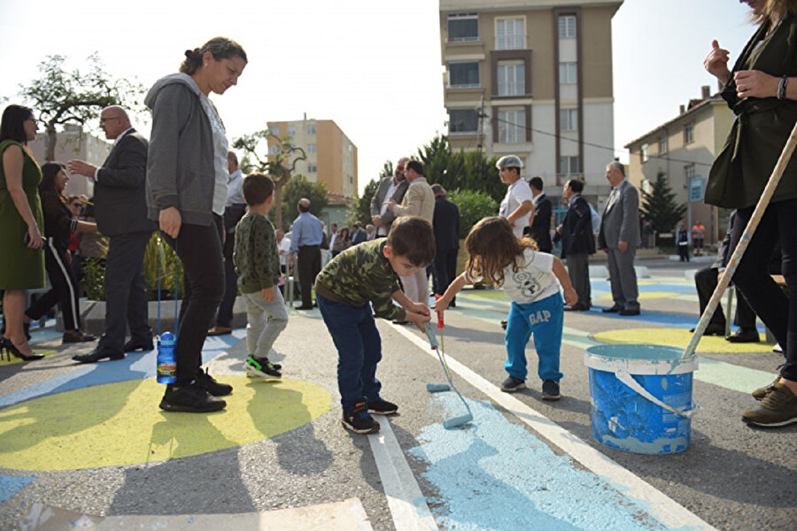 Mahalle sakinlerinin projeye dahil olarak, yapım aşamasını da deneyimlemesi.