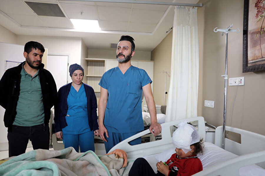 Minik Fatma elindeki havucu eşeğe vermek isterken yaralandı