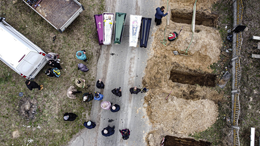 Buça'da onlarca ceset kimlik tespiti için morglarda bekletiliyor