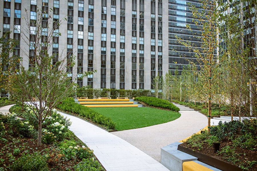 Daha öncesinde yeşil çatı yaklaşımı Rockefeller Center’da çeşitli noktalarda uygulanıyor.
