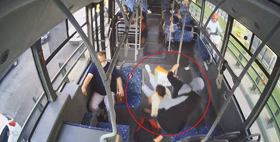 Nurşen Vatansever otobüs şoförünün ani freniyle düşerek kolunu kırdı