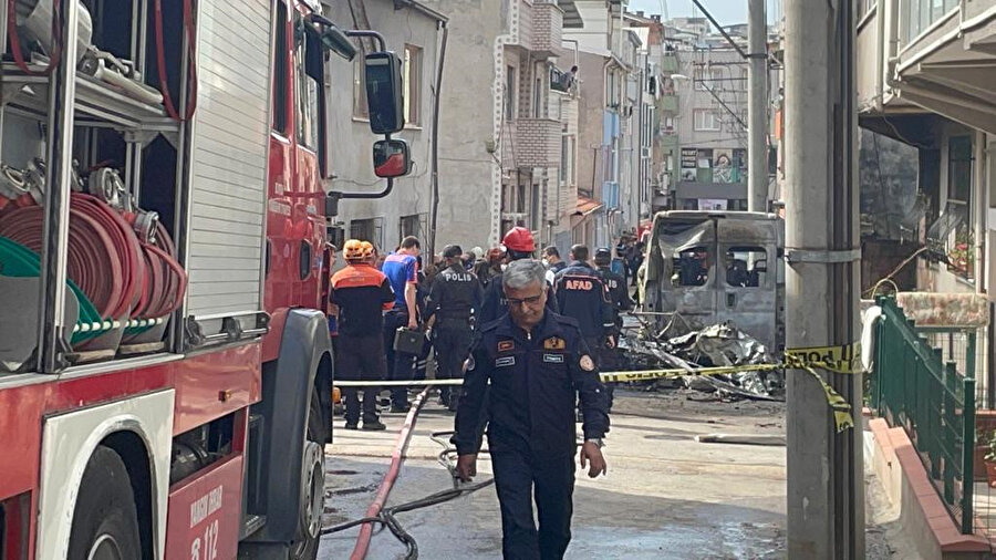 Bölgeye çok sayıda itfaiye ve ambulans sevk edildi