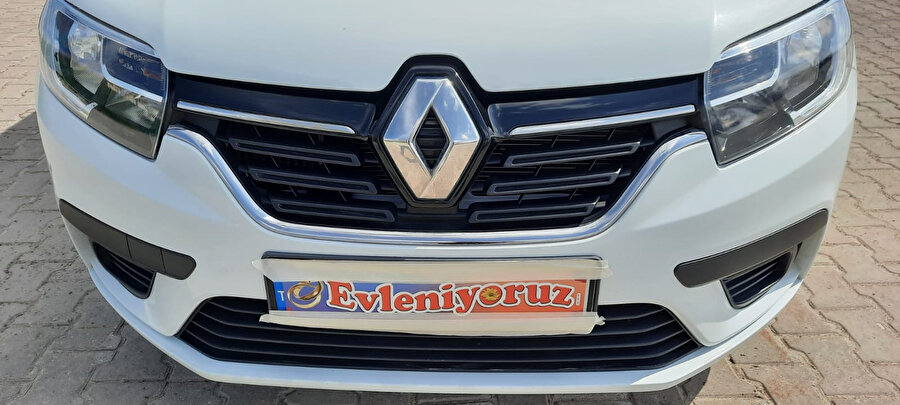 'Evleniyoruz, mutluyuz' plakasının perde arkası şaşkına çevirdi