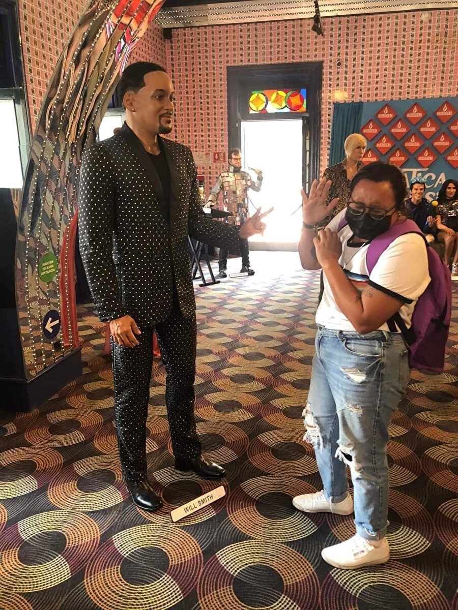 Aynen aynen kızlar komik değil