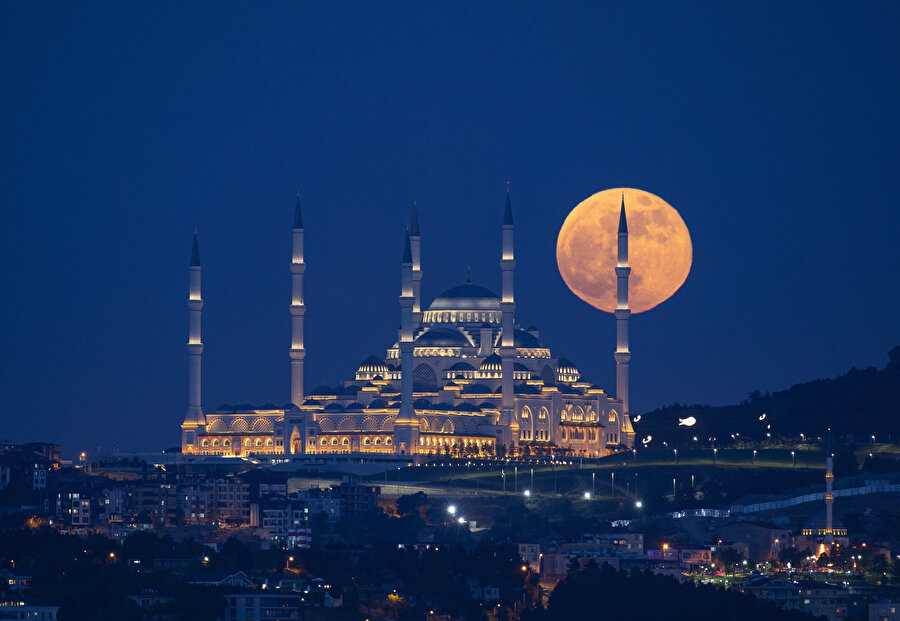 Kadir Gecesi camiler açık mı?