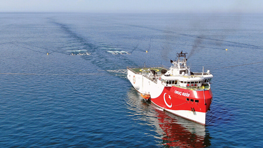 Oruç Reis sismik araştırma gemisin bölgedeki faaliyetleri tüm engelleyici çabalara rağmen halen devam etmekte.
