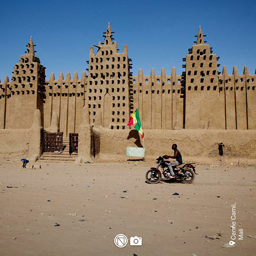 Mali'nin yüzlerce yıllık çamur camisi