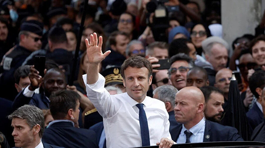 Ortalık karıştı: Macron domatesli saldırının hedefi oldu