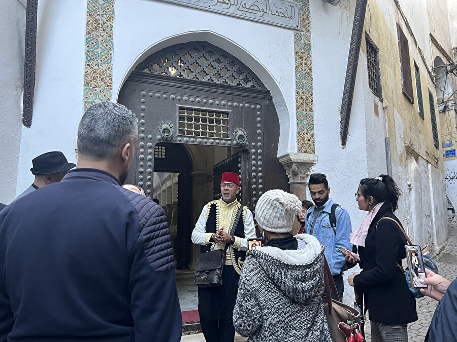 Cezayir şehrinin merkezinde bulunan Kasba semti, kendine has mimarisi ve tarihi ile Osmanlı esintilerinin hissedildiği büyük bir yerleşim yeri.