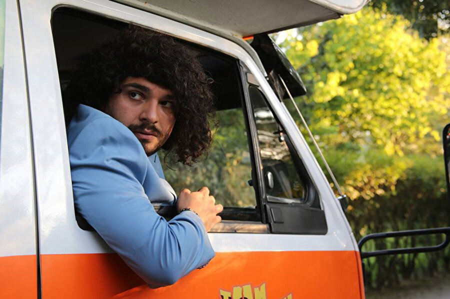 Tam Kafadan Karavana.